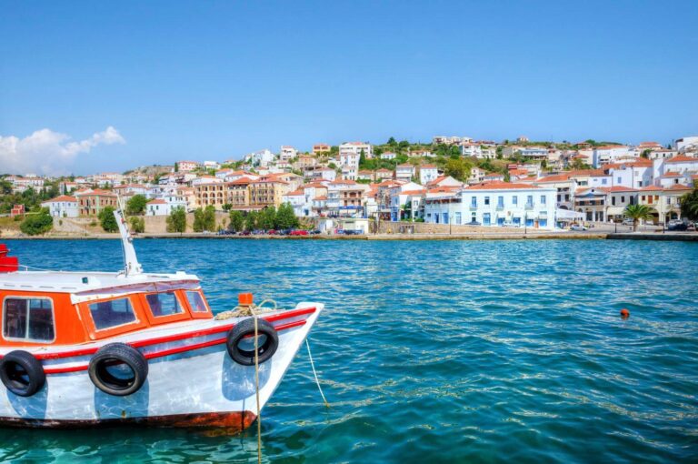 Πλάνο 3 ημερών για Πύλο και Γιάλοβα χωρίς αυτοκίνητο — παραλίες, ιστορία, φαγητό και Βοϊδοκοιλιά με scooter.
